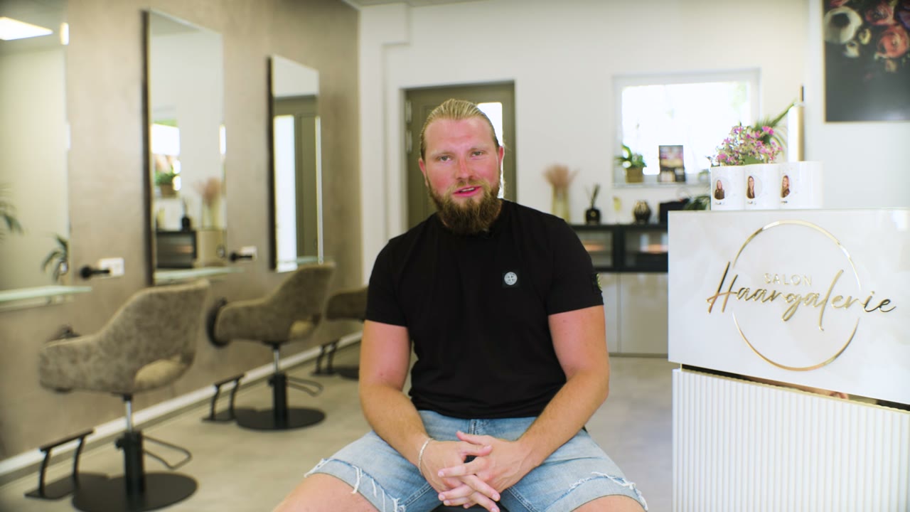 Interview am Arbeitsplatz im Salon Haargalerie